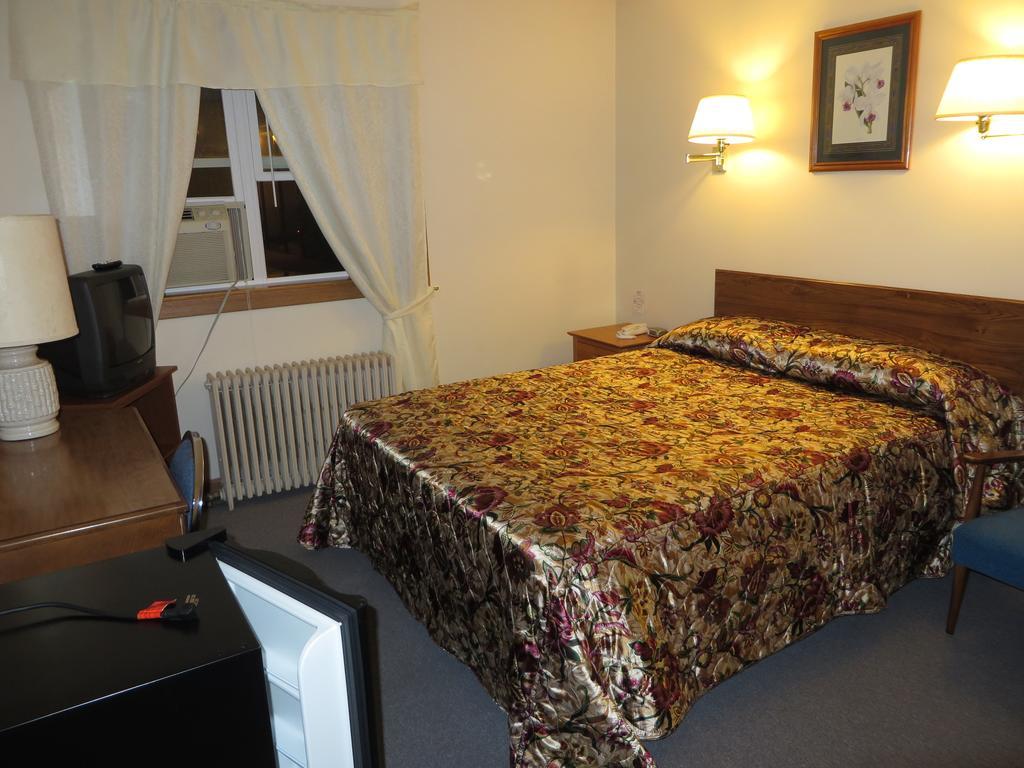 Travelers Inn Motel อีเกิลริเวอร์ ห้อง รูปภาพ
