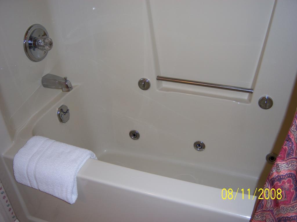 Travelers Inn Motel อีเกิลริเวอร์ ห้อง รูปภาพ