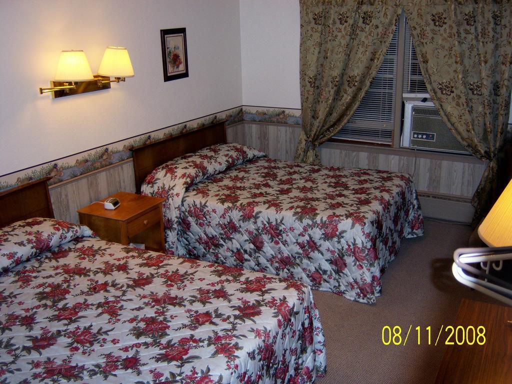 Travelers Inn Motel อีเกิลริเวอร์ ห้อง รูปภาพ