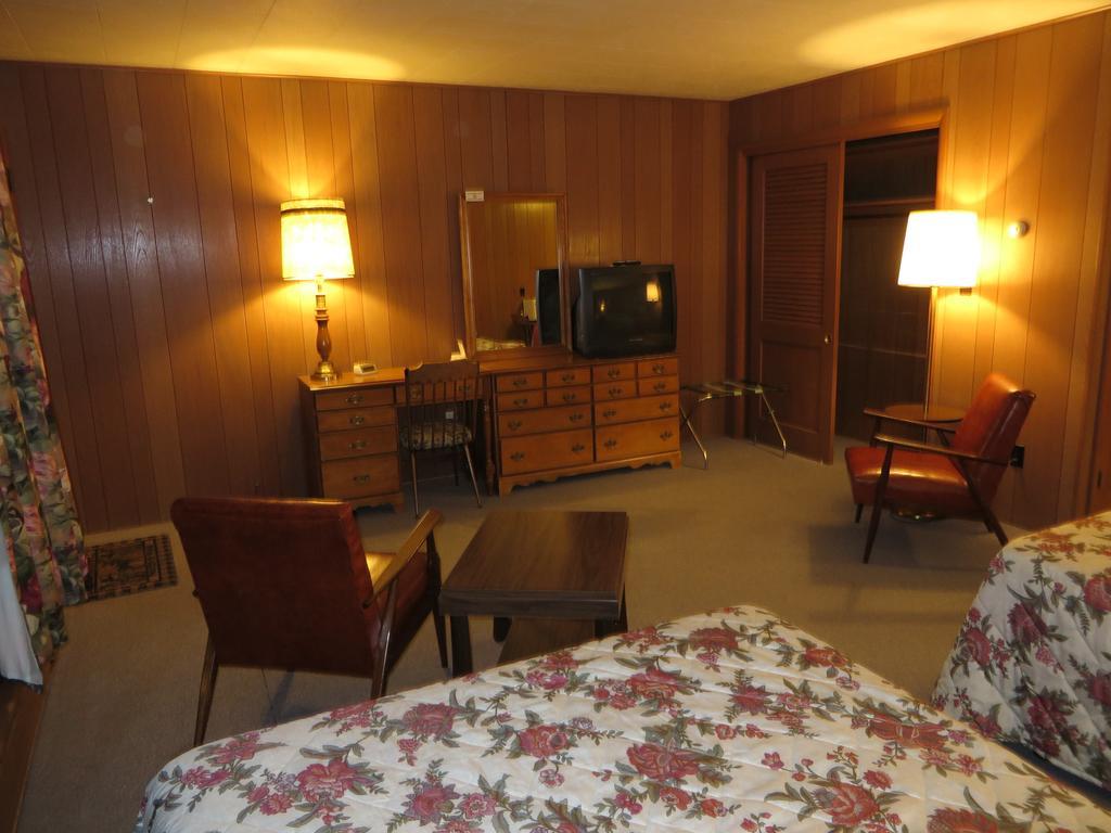 Travelers Inn Motel อีเกิลริเวอร์ ห้อง รูปภาพ