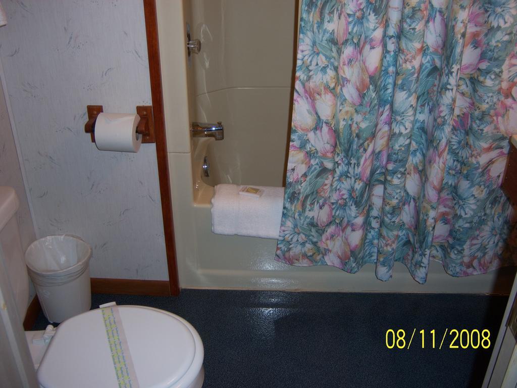 Travelers Inn Motel อีเกิลริเวอร์ ห้อง รูปภาพ